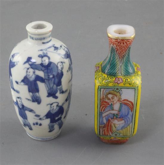 A Chinese blue and white snuff bottle and a Republic period enamelled glass snuff bottle, 7.3cm and 7.4cm